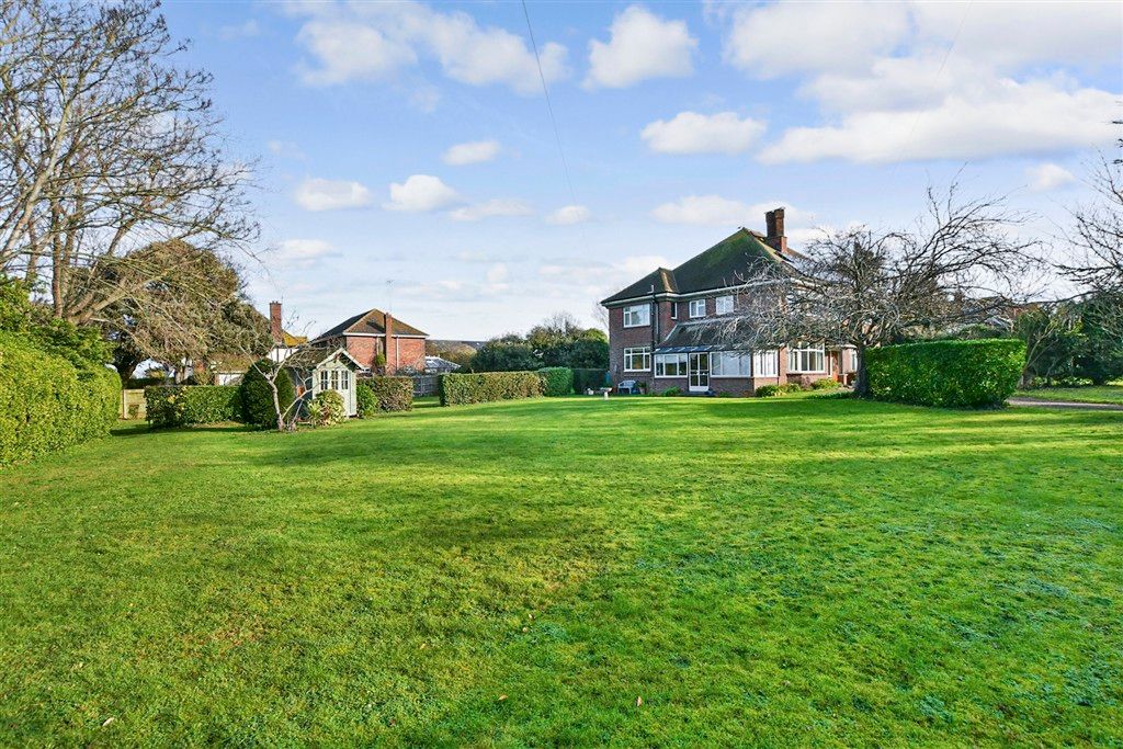 Property photo 3 of 7 Side Garden