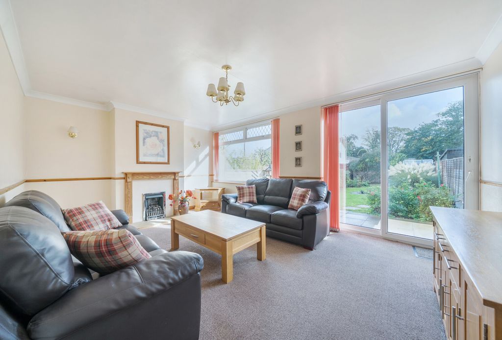 Property photo 2 of 15 Sitting Room