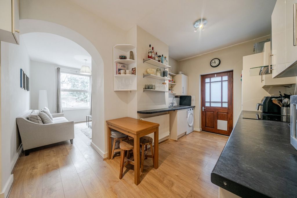 Property photo 3 of 12 1435529-11-69Cba7...