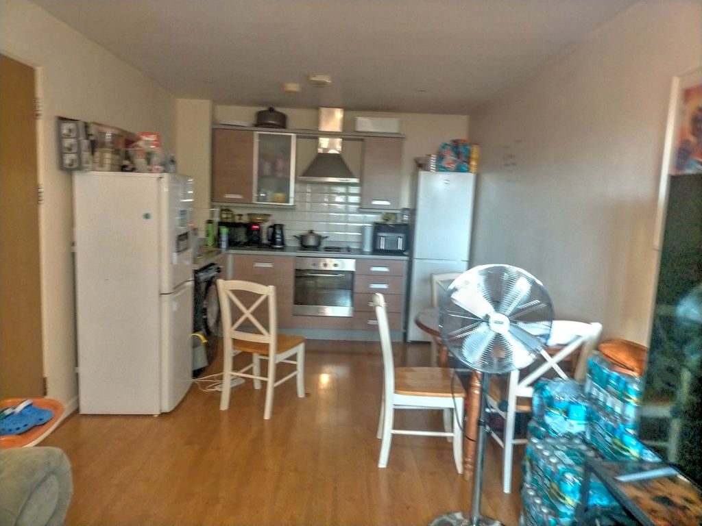 Property photo 2 of 7 21774d35-61E1-4F9A-Ab76-9F784F9066Ae_1