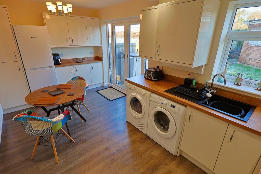 Property photo 3 of 15 Kitchen / Diner