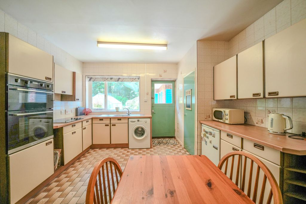 Property photo 3 of 27