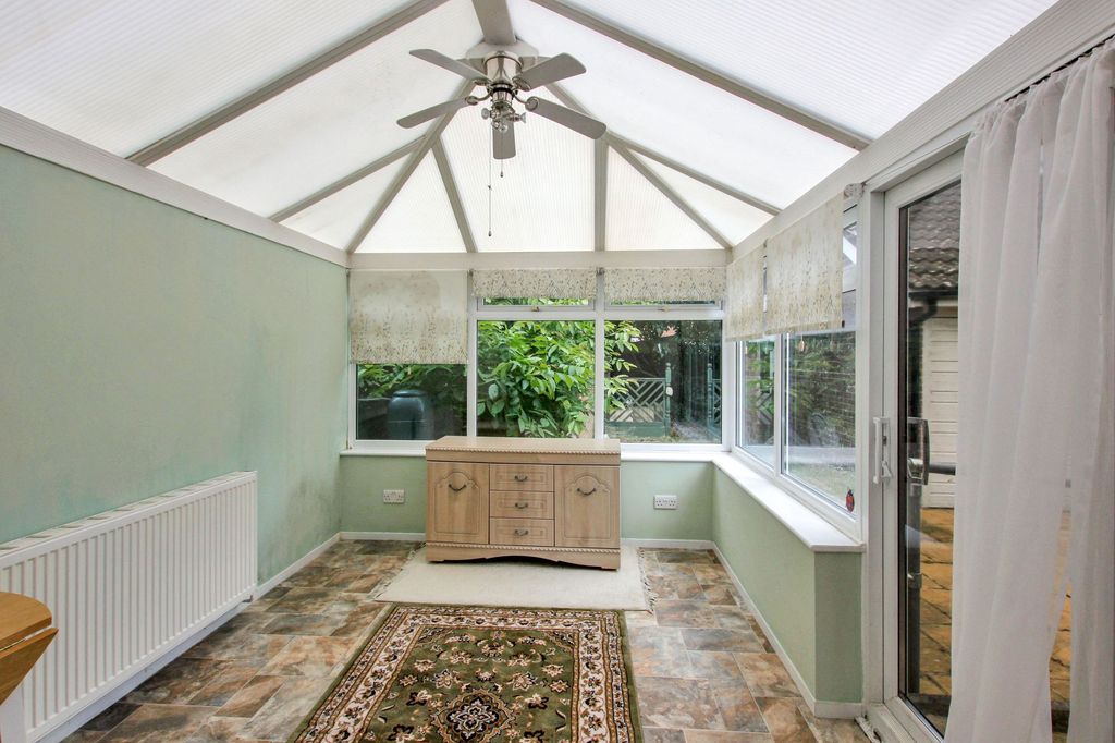 Property photo 3 of 22 Conservatory