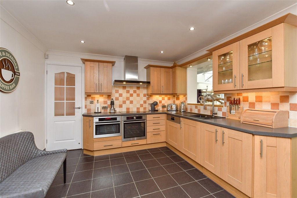 Property photo 3 of 16 Kitchen