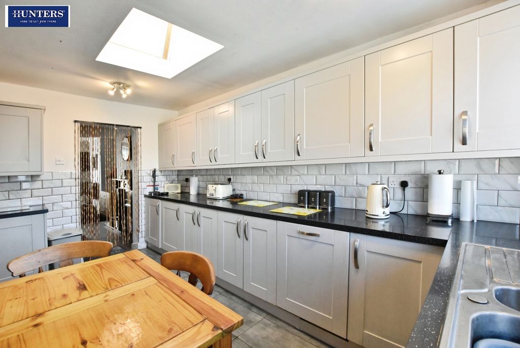 Property photo 3 of 19 Kitchen / Diner