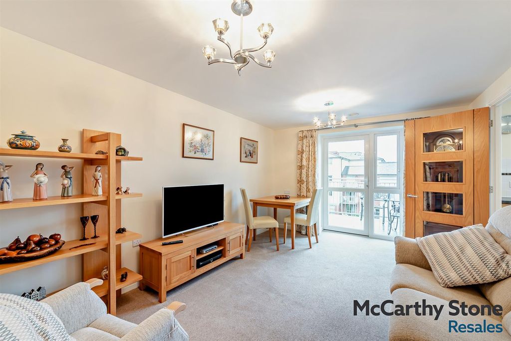 Property photo 1 of 18 8677137-Interior10-800.Jpg