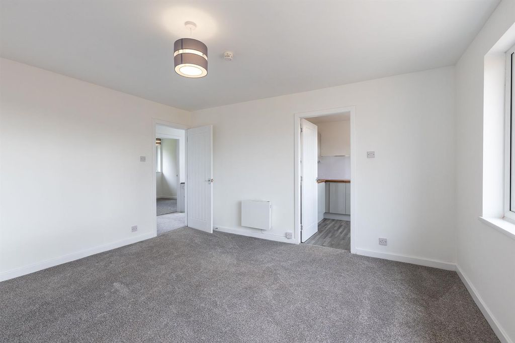 Property photo 3 of 19 S003.Jpg