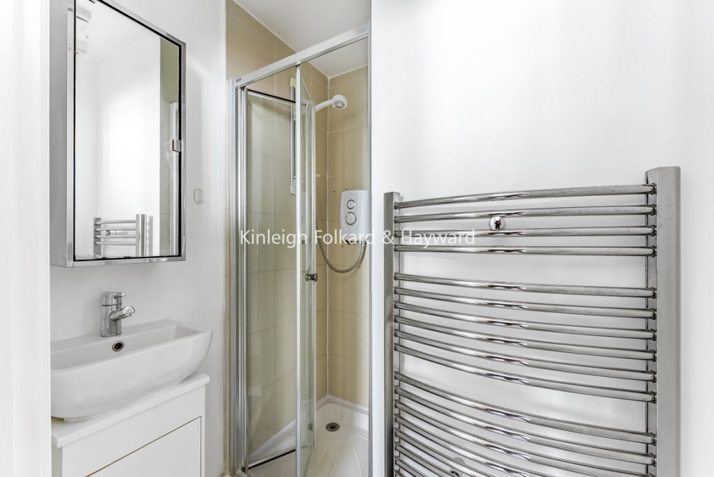 Property photo 2 of 6 Bathroom