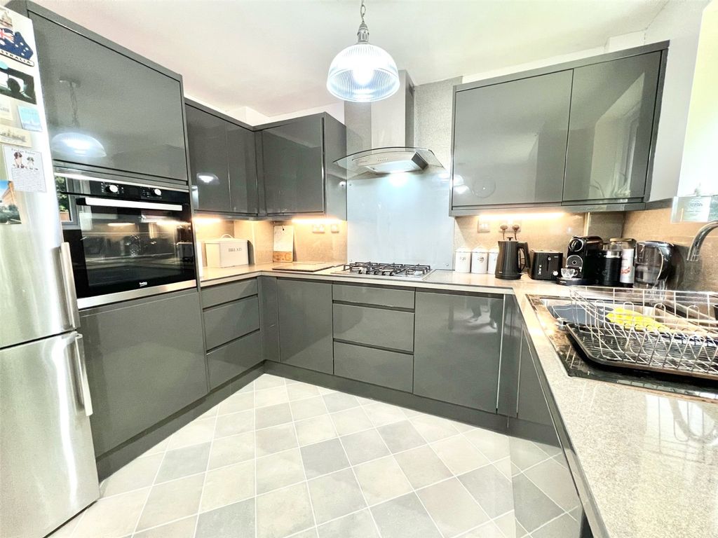 Property photo 3 of 24 Picture No. 02