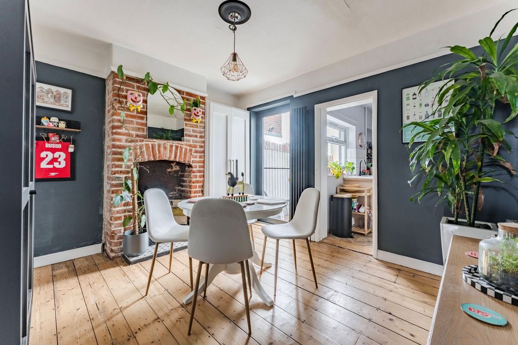 Property photo 3 of 15