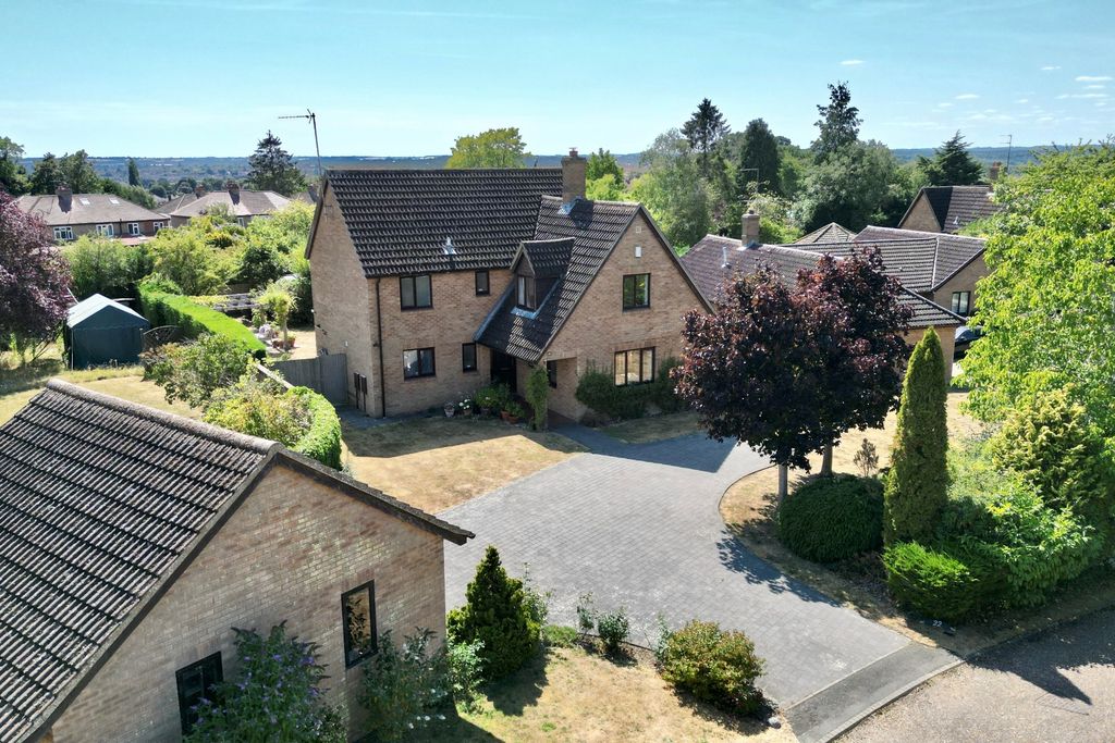 Property photo 1 of 31 Tiverton Avenue