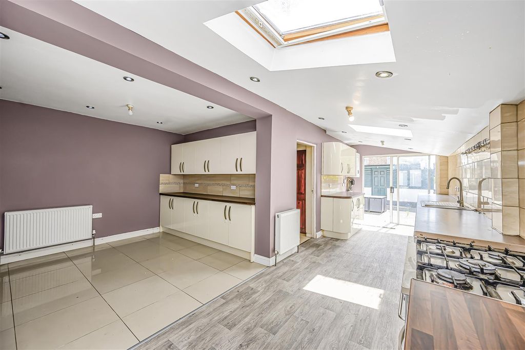 Property photo 1 of 24 26 Chesterfield Road-12.Jpg