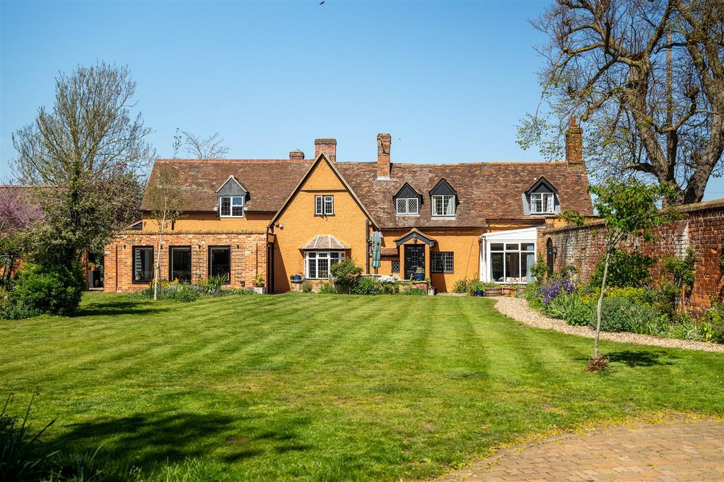 Property photo 1 of 35 260422 - Cople Cottage, 34 Northill Road, Cople -