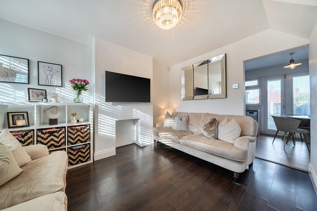 Property photo 3 of 21 Reception