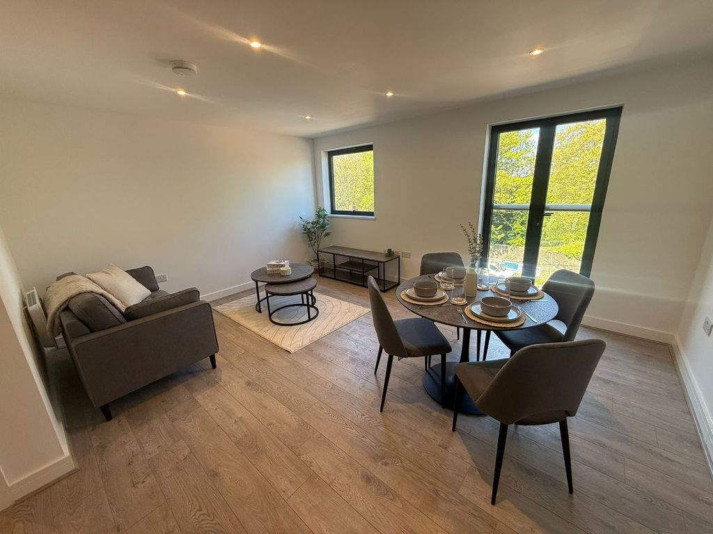 Property photo 2 of 8