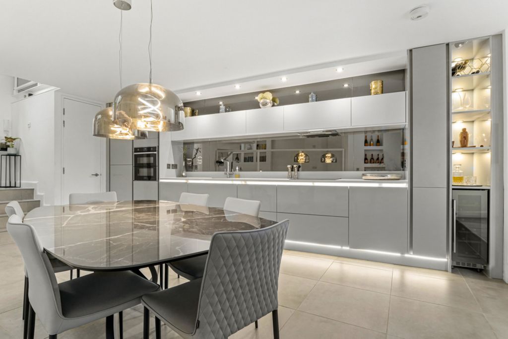 Property photo 2 of 42