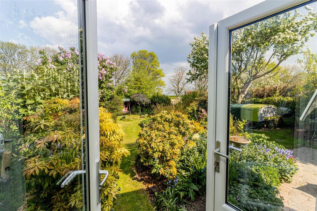Property photo 2 of 33 Rear Garden