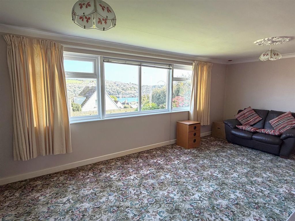 Property photo 3 of 14 Sitting Room.Jpg