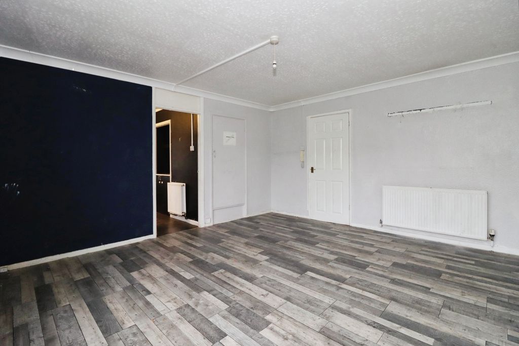 Property photo 3 of 17 Lounge