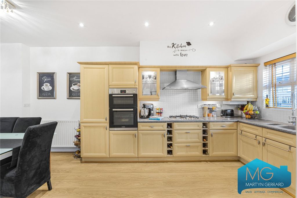 Property photo 3 of 28 Picture No. 27