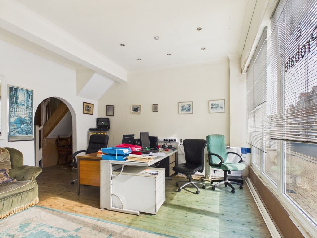 Property photo 2 of 11 Photo 8