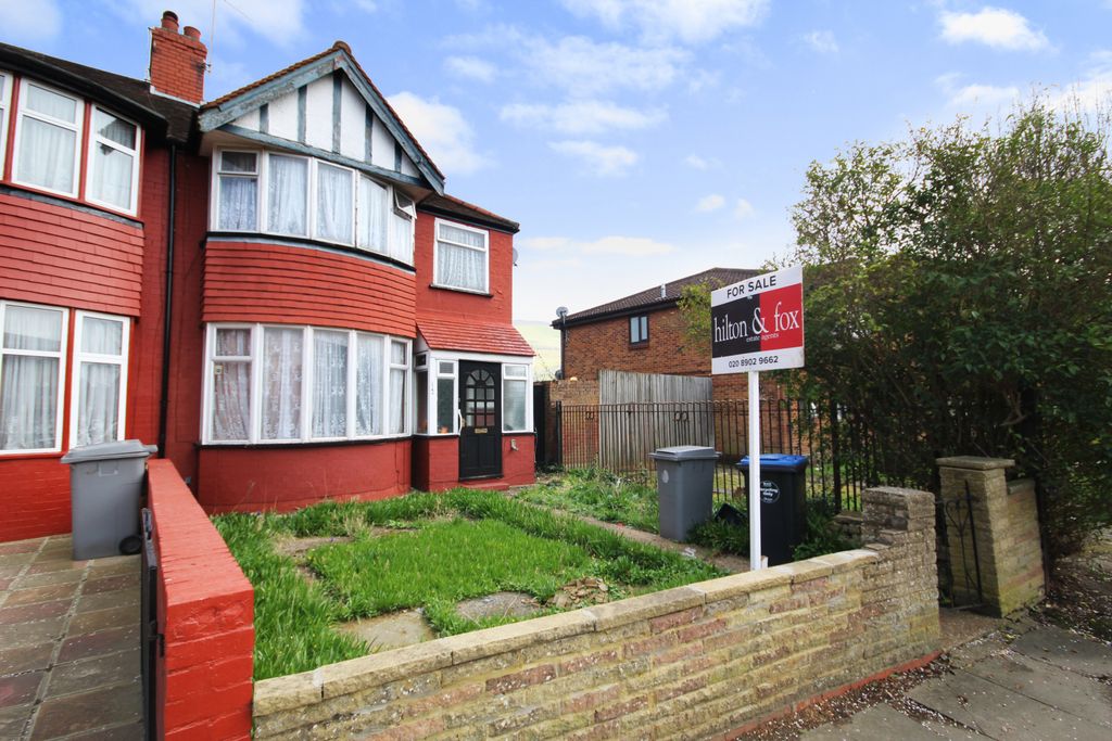 Property photo 1 of 13 Lancelot Road, Wembley, Middlesex Ha0