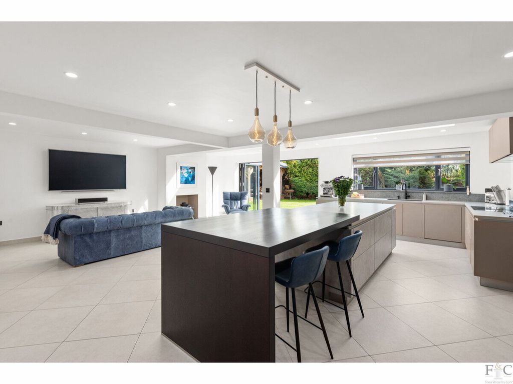 Property photo 3 of 38