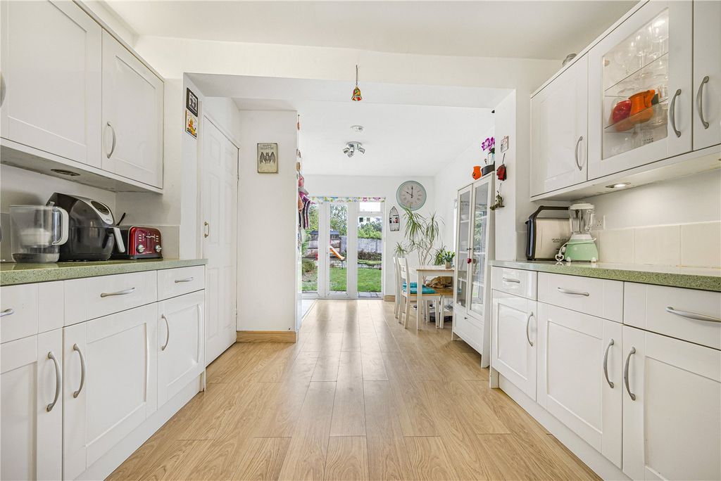 Property photo 3 of 19 Kitchen