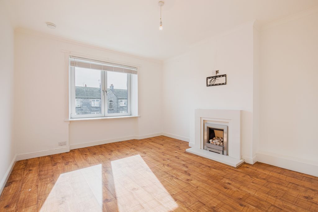 Property photo 2 of 14 Living1