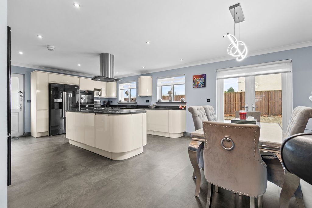 Property photo 3 of 27