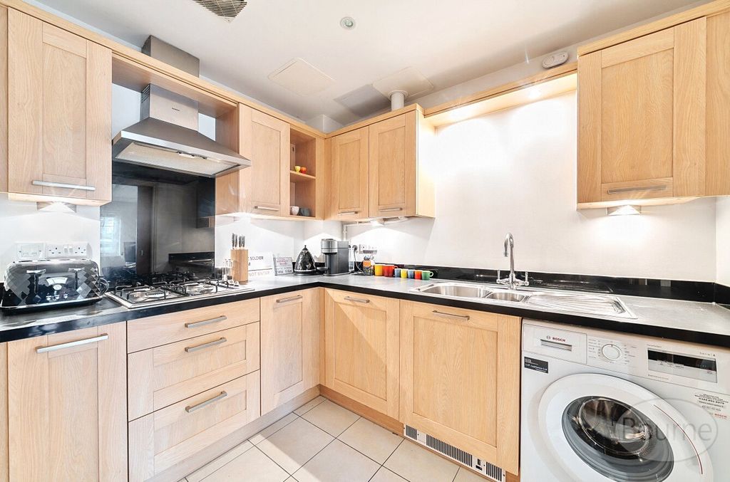 Property photo 3 of 9 71B6971c-19B9-4Ac...