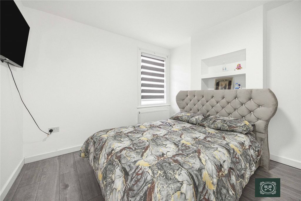 Property photo 2 of 14 Bedroom