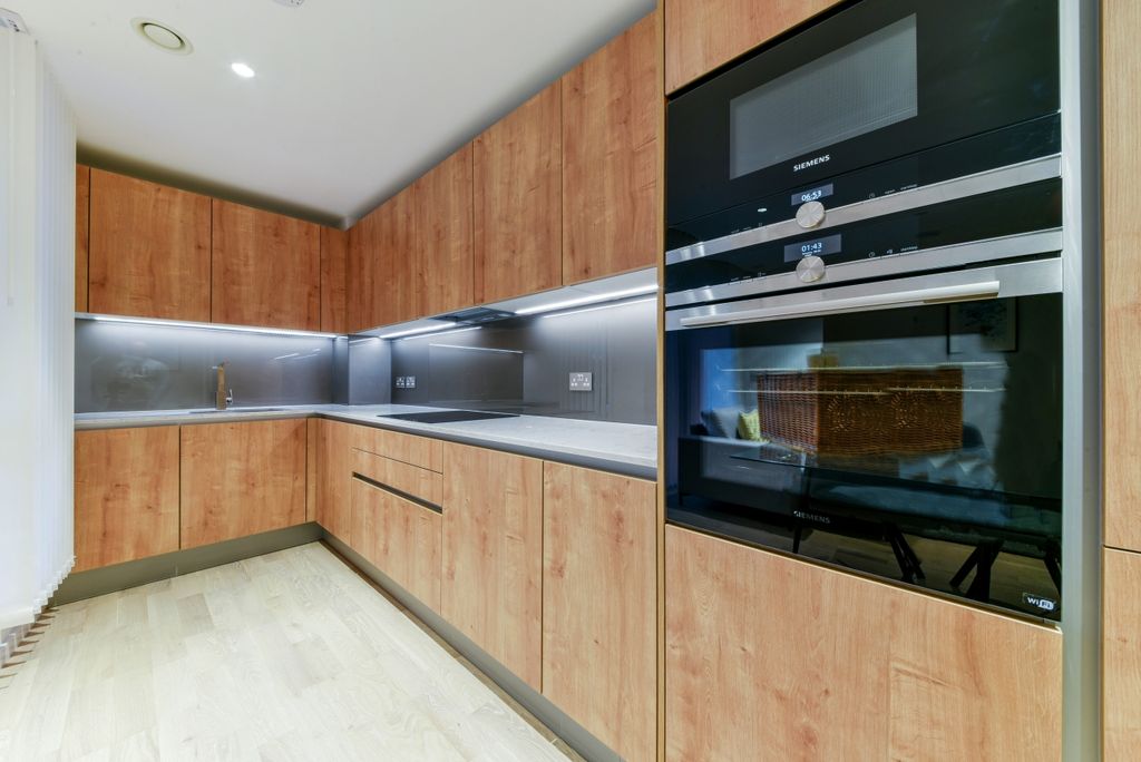 Property photo 3 of 9 Kitchen