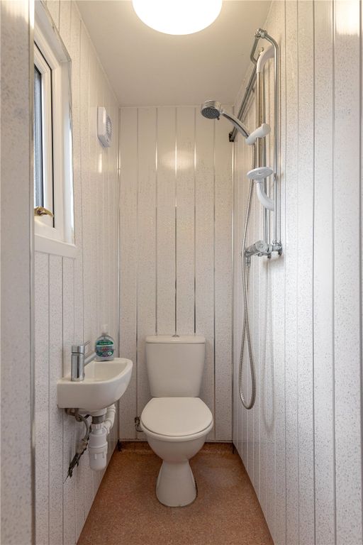 Property photo 3 of 9 Ensuite