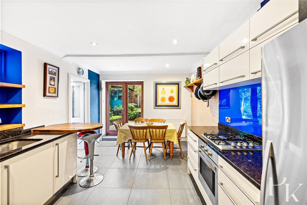 Property photo 3 of 28 Kitchen