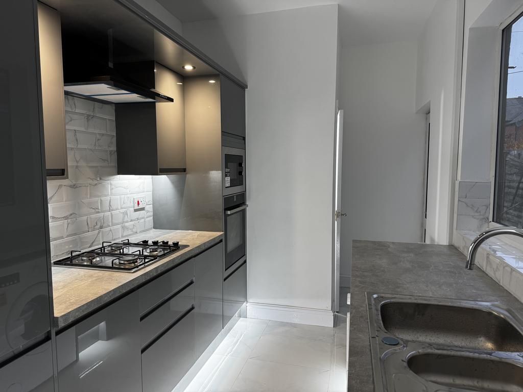 Property photo 1 of 11 Kitchen