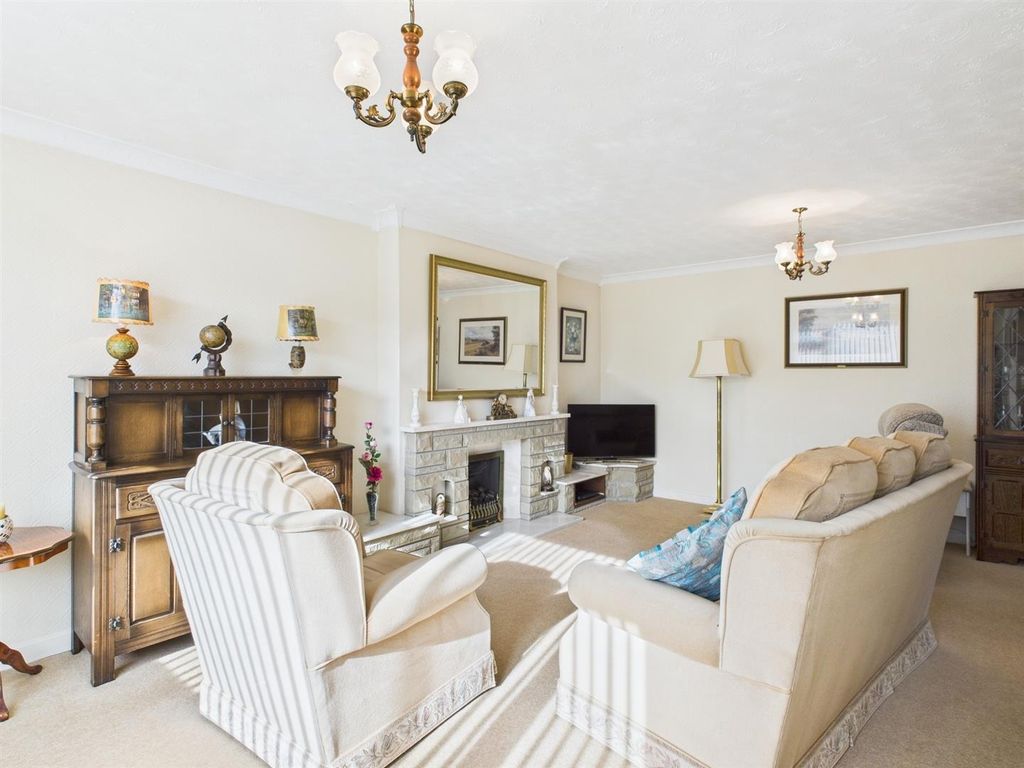 Property photo 3 of 27 2 The Links Featherstone (1).Jpg