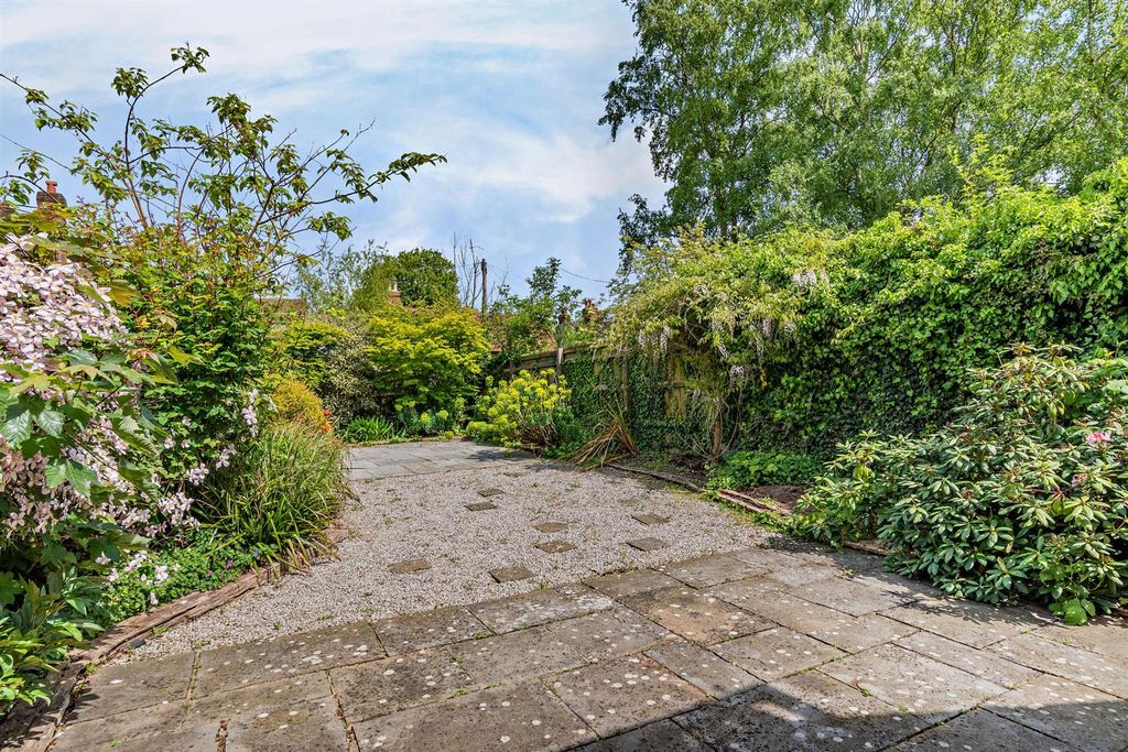 Property photo 2 of 16 8646434-Exterior01-800.Jpg