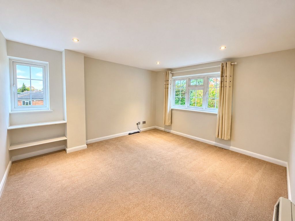 Property photo 2 of 8 Picture No. 13