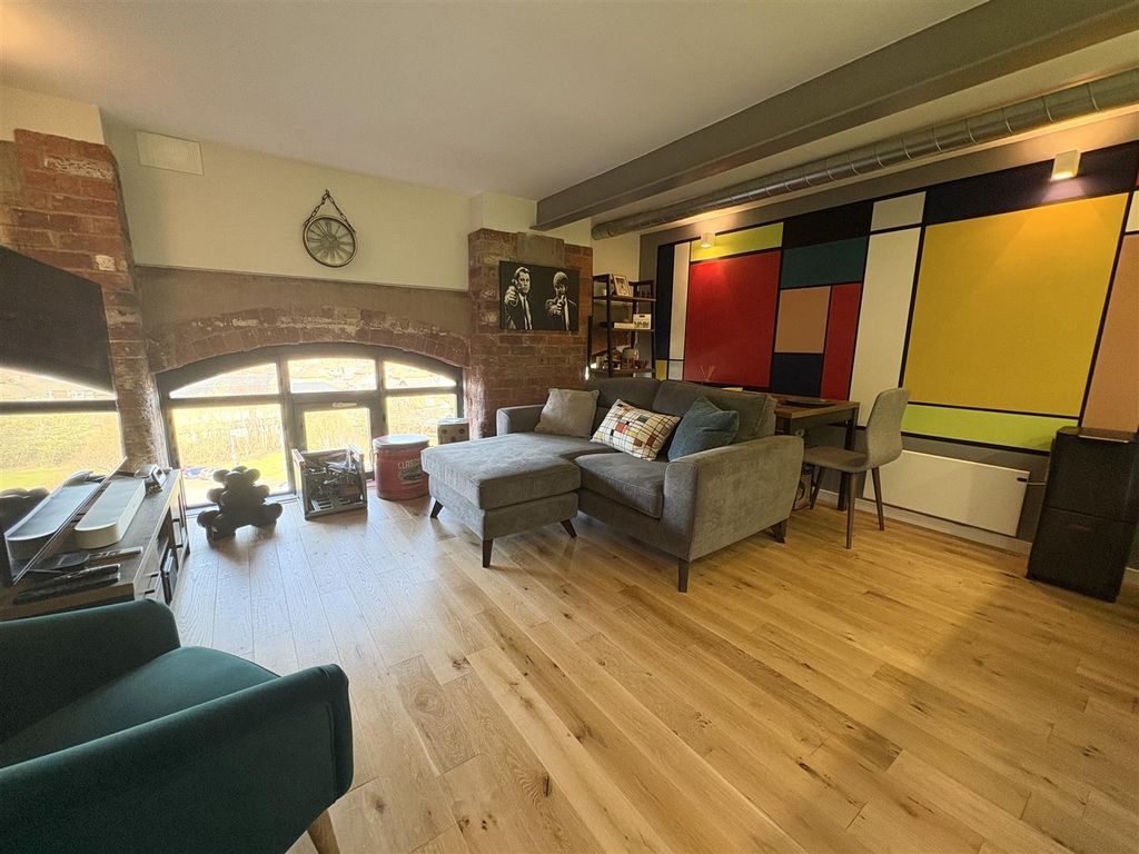 Property photo 1 of 9 Living Area