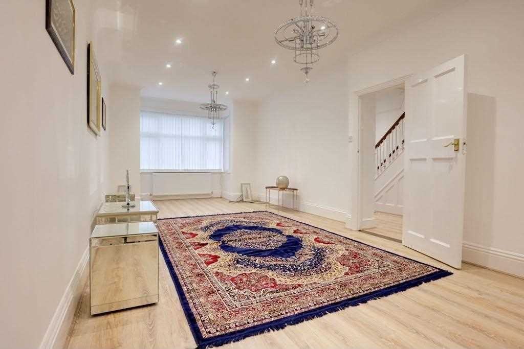 Property photo 2 of 18