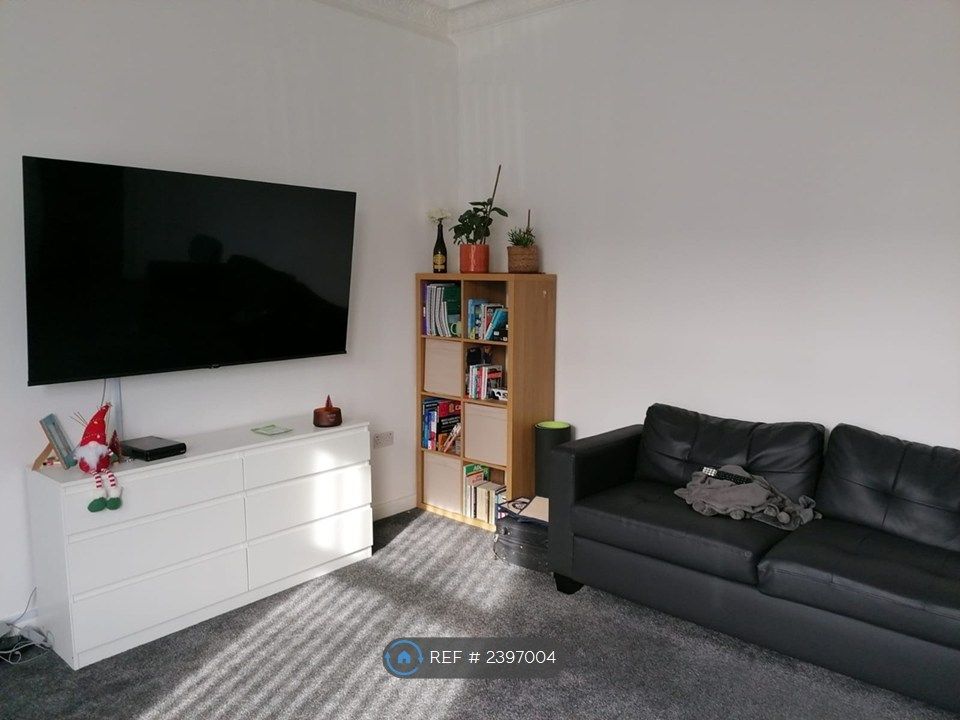 Property photo 2 of 16 Living Room