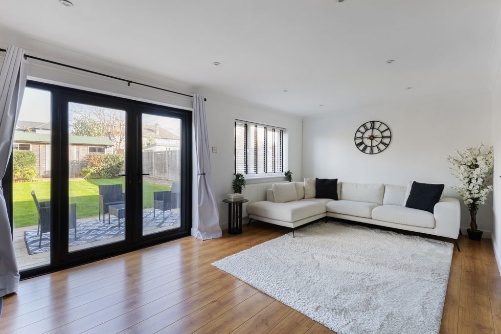 Property photo 3 of 20