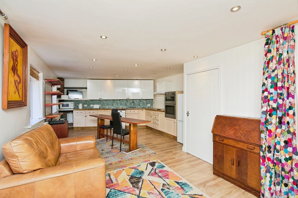 Property photo 3 of 19 Kitchen/Diner