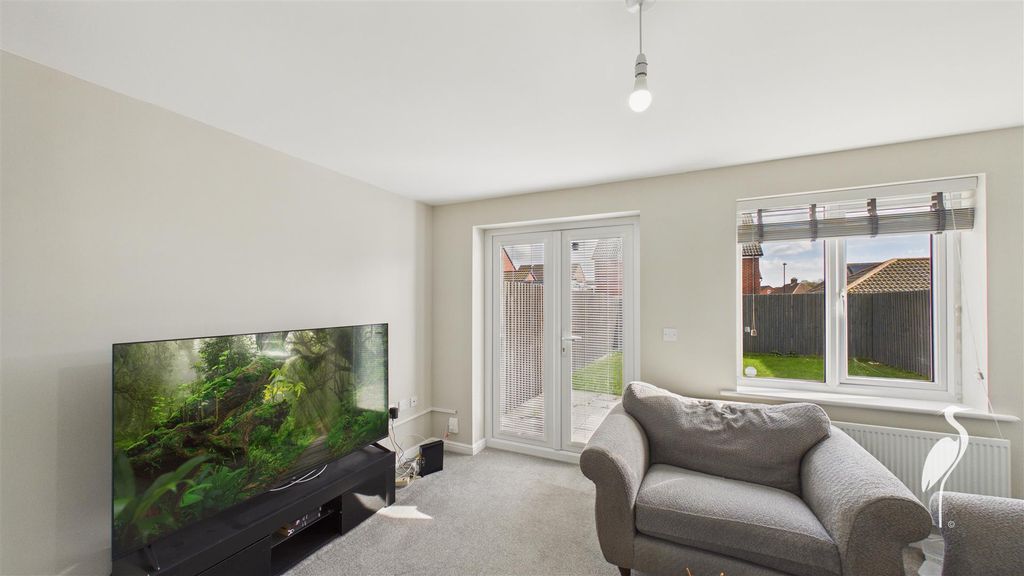 Property photo 3 of 24 Lounge