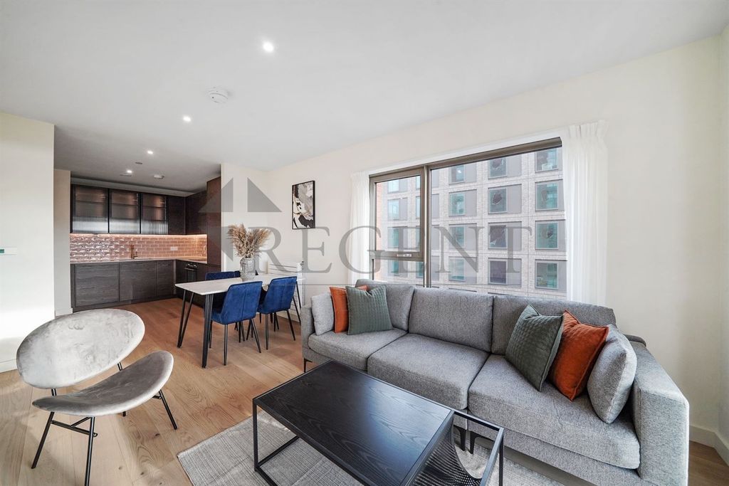 Property photo 2 of 17 Open Plan