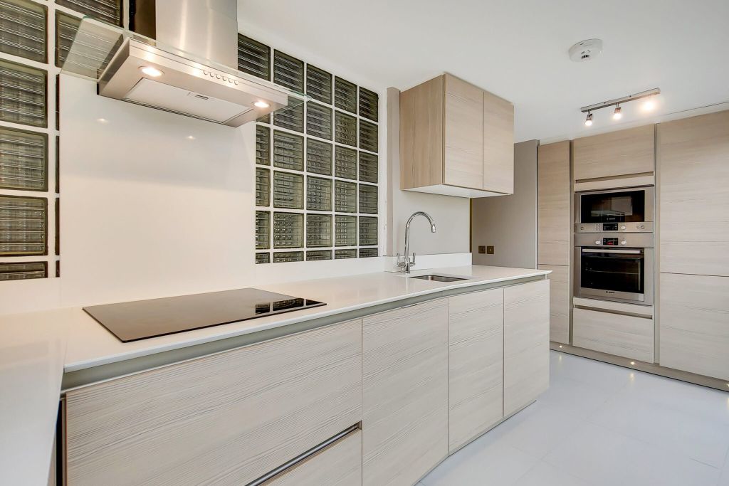 Property photo 2 of 14 Kitchen