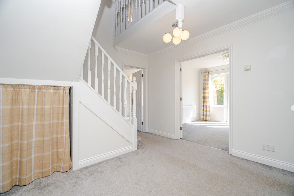 Property photo 2 of 23