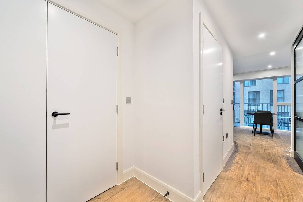 Property photo 2 of 40