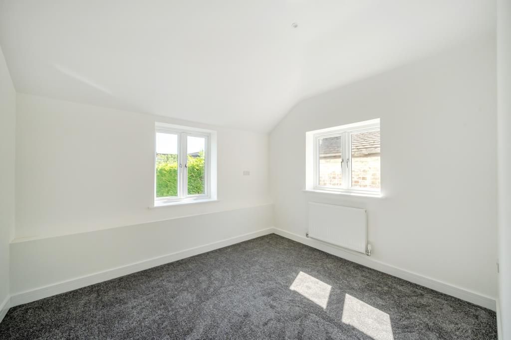 Property photo 2 of 18 Bedroom